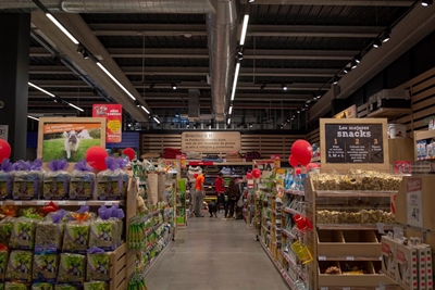 Pasillo tienda Torrelavega Kiwoko