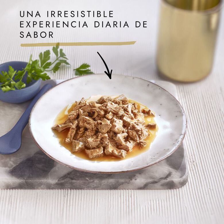 Gourmet Perle Filetes de Pollo y Buey en salsa sobre para gatos thumbnail
